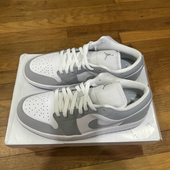 *New* Jordan 1 Low Women Grey White (DC0774-105) Size 11W
*Damaged Original Box* - Picture 2 of 11
